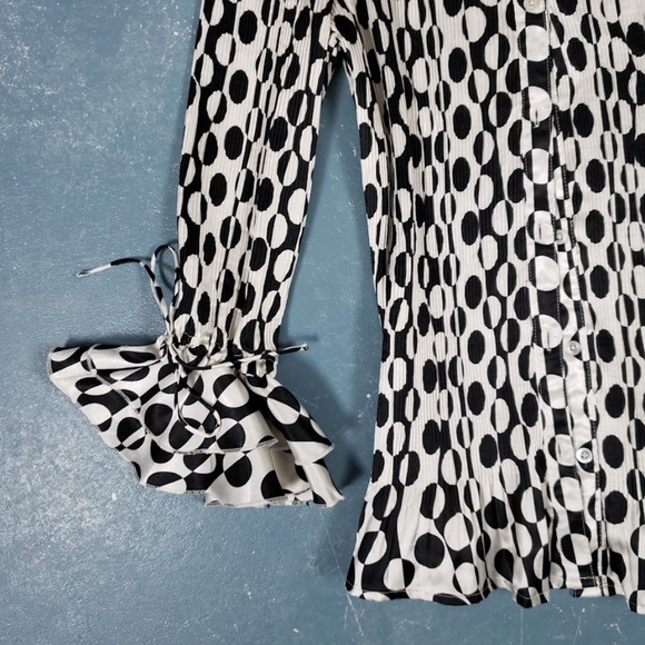 Vintage pleated blouse black white abstract ruffles 3/4 sleeve button down - Picture 5 of 8